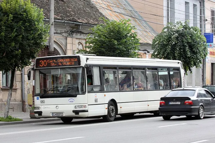 Transport de noapte la Untold. Cât costă și de unde se iau bilete / carduri