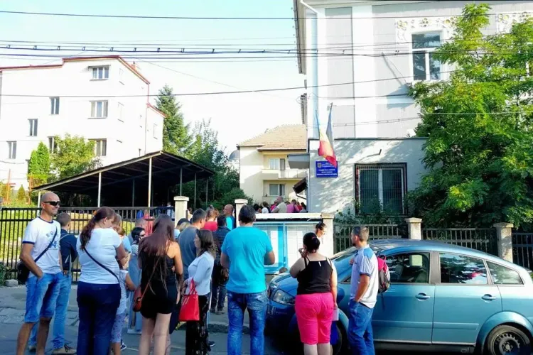 Cozi la pașapoarte, în Cluj. Dacă în fiecare vară e la fel, de ce nu se iau măsuri - FOTO