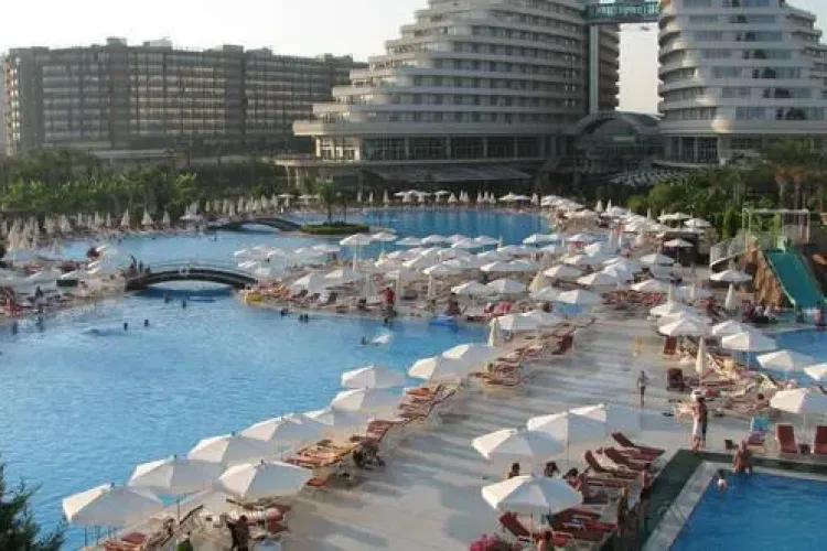 Vladimir Putin a reautorizat călătoriile turiștilor ruși spre Turcia