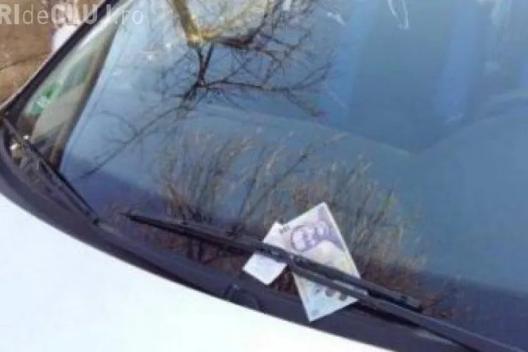 Un bărbat a pus 1000 de euro sub ştergătorul unei maşini din Deva. Urmarea e halucinantă