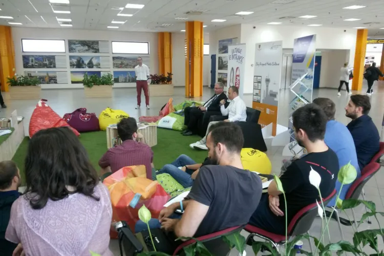 Prima bibliotecă cu spațiu de relaxare, inaugurată la Aeroportul Cluj FOTO