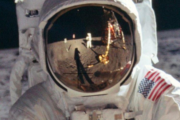NASA a publicat TOATE imaginile capturate de primii astronauți care au aterizat Lună. Ce au fotografiat Armstrong și Aldrin FOTO