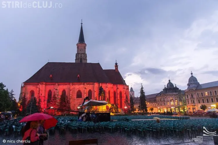 Opera alungată de ploaie din Piața Unirii. Spectacolul ”LA NEGRA NOCHE” se joacă luni, 4 iulie