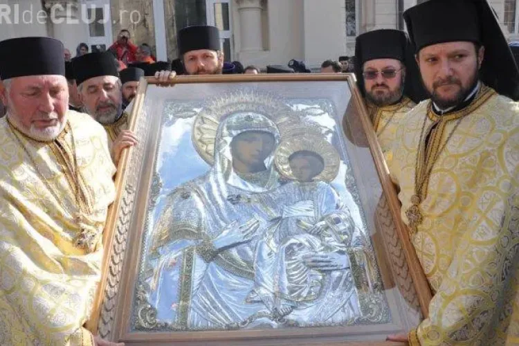 E sărbătoare mare, azi, pentru ortodocși. E cruce neagră în calendar