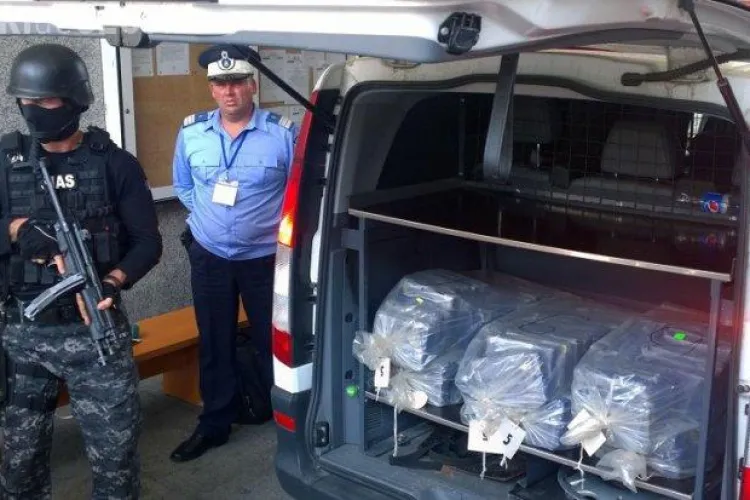 2,5 tone de COCAINĂ descoperite de Poliția Română într-un transport de banane
