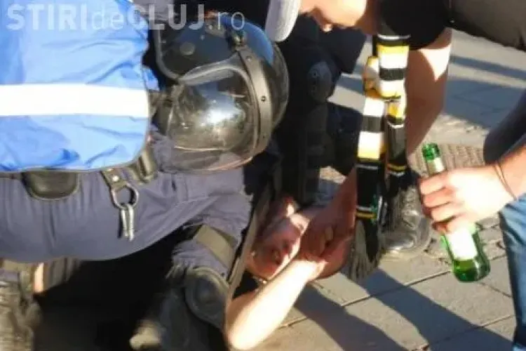 Suporterul unei echipe de fotbal din România a murit lovit cu o sticlă în cap