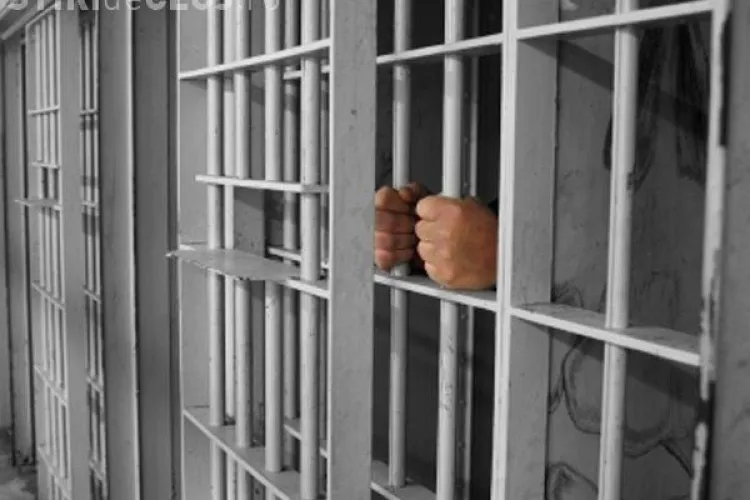 Evadare ca-n filme din arestul Poliției Cluj. FOTO cu DEȚINUTUL. Îl recunoașteți?