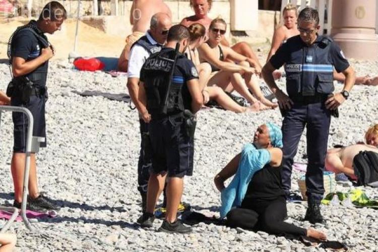 Francezii interzic ținutele musulmane la plajă, în mai multe orașe din țară. Femeile nu mai au voie să poarte ”burkini”