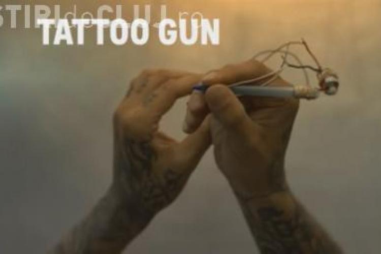 Cum își fac pușcăriații aparatele de tatuat, din doar câteva obiecte banale VIDEO