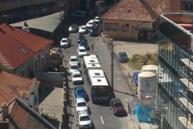 Cluj: Autobuz blocat din cauza ”miserupismului”