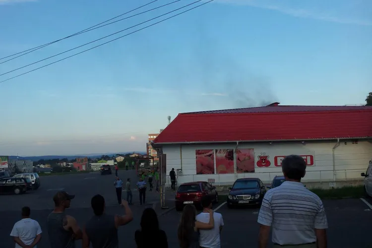 A luat foc magazinul Profi Zorilor - FOTO