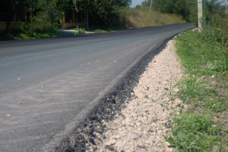 Drumul judeţean Fundătura-Cornești a fost asfaltat - FOTO
