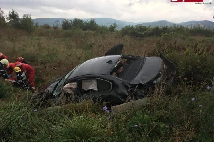 CLUJ: Accident cu trei mașini! Șoferița unui BMW a ajuns în stare gravă la spital