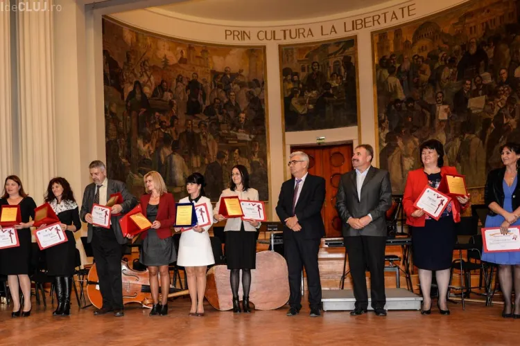 Cei mai buni profesori clujeni au fost premiați pentru rezultatele obținute în decursul anului. Vezi care sunt marii câștigători