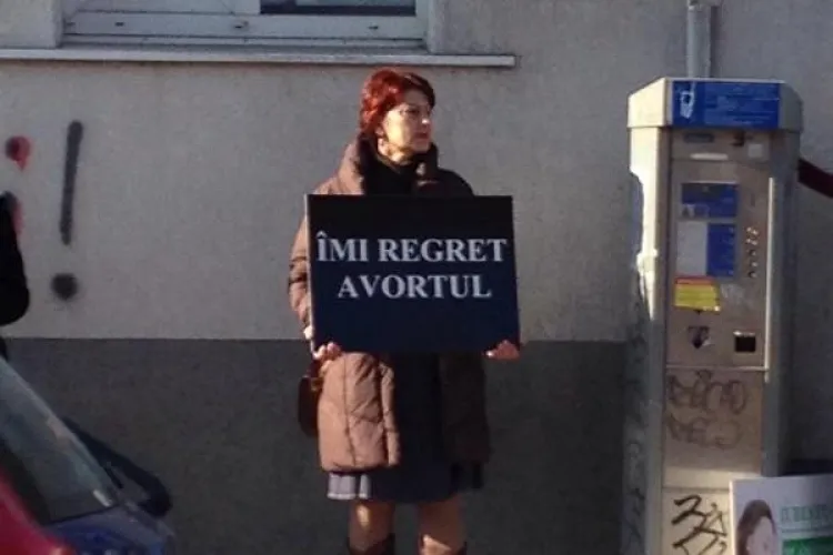 Creștinii ”pichetează” o clinică din Cluj-Napoca pentru a stopa avorturile