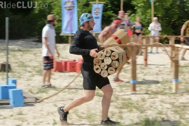 La Supraviețuitorul, doi concurenți au fost eliminați după numai zece minute petrecute pe insulă