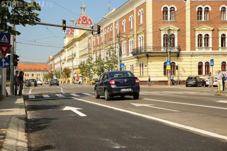 Cluj-Napoca - Bandă suplimentară de circulație lângă Teatrul Național. Au dispărut parcările - FOTO