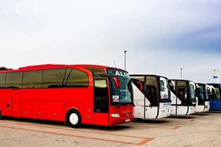 În Cluj sunt la mare căutare șoferii de autocar! Firmele mari le plătesc și școala de șoferi pentru a-i angaja. Vezi cine face recrutări