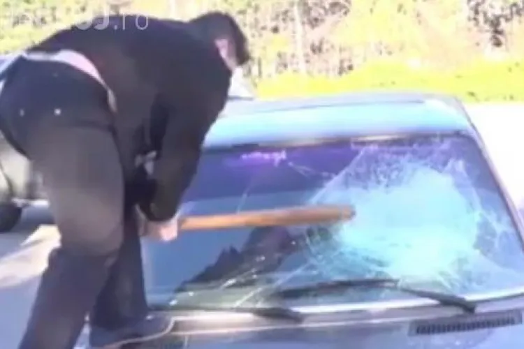 Cum s-a răzbunat un clujean pe o maşină parcată prea aproape de garajul său