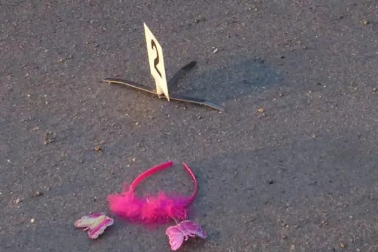 CLUJ: Fetiță lovită de mașină la Gherla. Se juca în mijlocul străzii FOTO