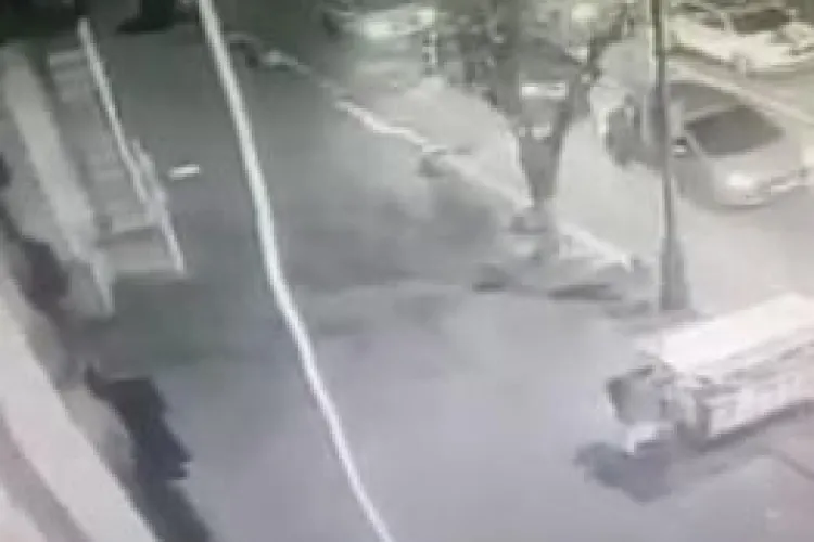 Cu tupeu, i-a furat lui Robi termosul de pe căruciorul parcat lângă Melody - FOTO