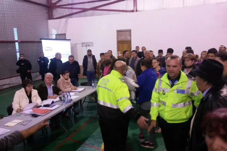 Dezbatere EȘUATĂ privind ferma de pui din Florești! Oamenii s-au simțit BATJOCORIȚI - VIDEO