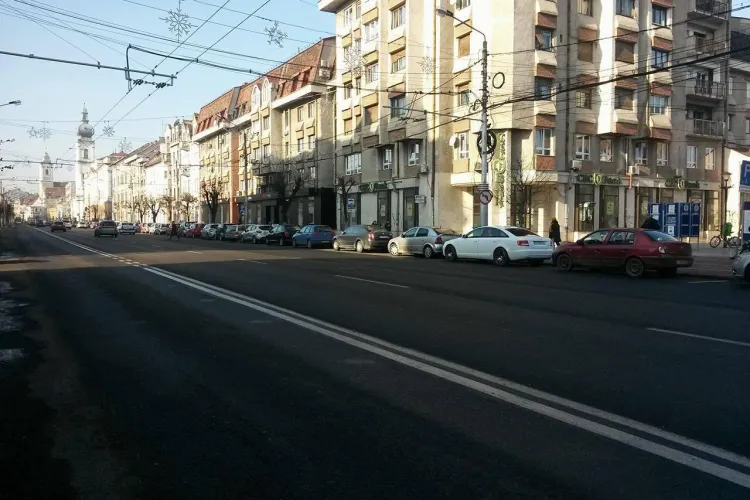 Dispar parcările de pe B-dul 21 Decembrie și din Piața Avram Iancu, pentru liniile de transport dedicate