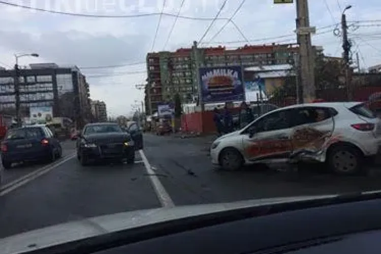 Accident pe strada Teodor Mihali - FOTO