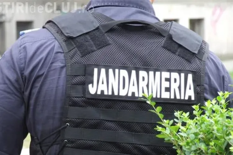 Un jandarm din Cluj a făcut o CRIZĂ de NERVI în timpul unei misiuni. A spart geamurile la un magazin
