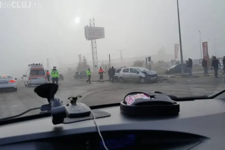 Accident în față Selgros Cluj, cu două mașini implicate - FOTO
