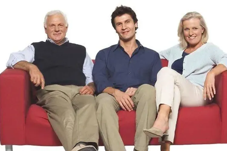 Tinerii români, printre europenii care se mută cel mai târziu din casa părinților. Pe ce loc ne clasăm