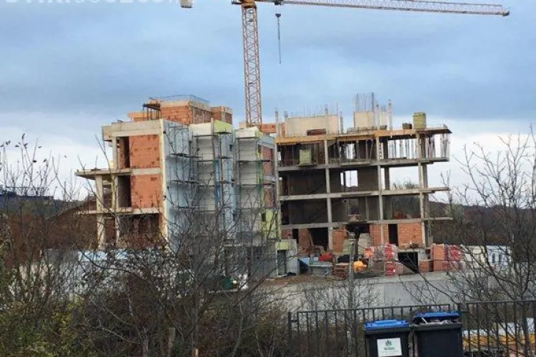 La Cluj-Napoca s-a autorizat un duplex cu patru etaje. Vecinii sunt disperați - FOTO