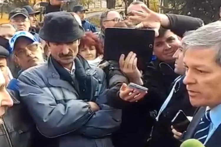 Poştaşii clujeni i-au cerut lui Cioloș să demită conducerea numită politic - VIDEO