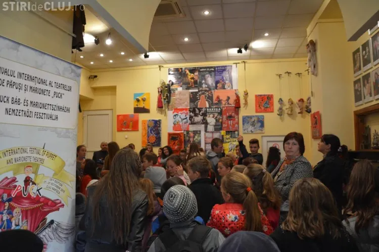 Acces gratuit pentru elevi clujeni de etnie romă la spectacolele ”Festivalului internaţional al teatrelor de păpuşi şi marionete Puck”