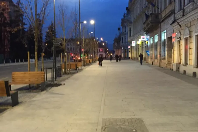 Pietonii capătă tot mai multă putere în centrul Clujului! Un nou tronson din Piața Unirii a fost FINALIZAT - FOTO