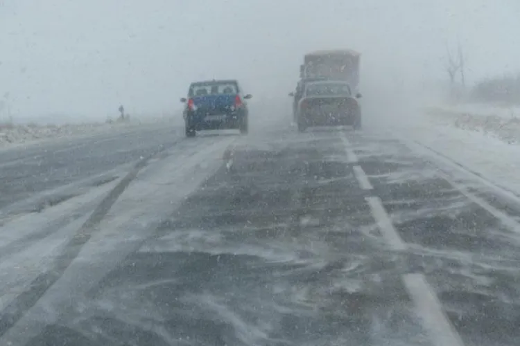 Pe Autostrada Transilvania se circulă în condiții de iarnă. Care sunt recomandările polițiștilor pentru șoferi