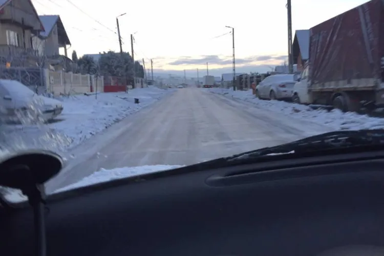 Șoseaua între Chinteni și Deuș a fost un patinoar, marți dimineața - FOTO