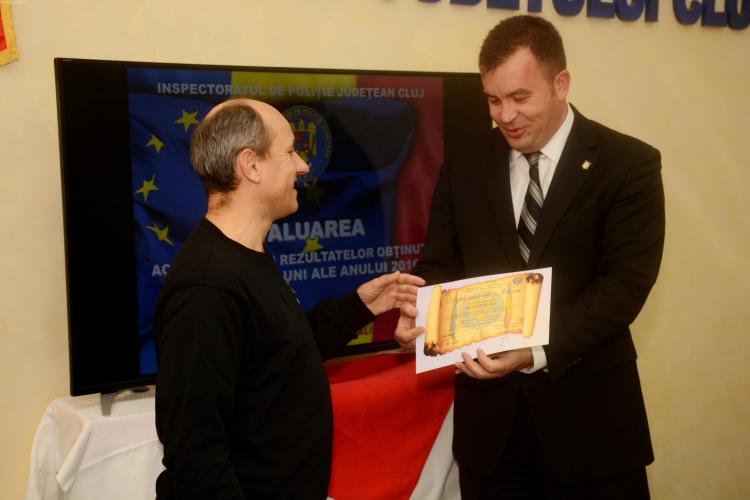 Clujeanul bătut de hoțul de buzunare în stația de la Operă, premiat de Poliție pentru spiritul său civic FOTO