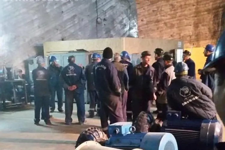 Minerii de la Salina Ocna Dej s-au blocat de mai bine de 24 de ore în subteran. Nu ies până nu li se îndeplinesc revendicările 