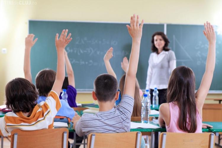 Elevii unei şcoli din România nu vor avea teme pentru acasă timp de o lună. Care este motivația