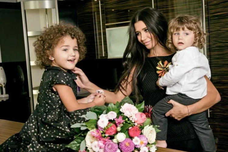 De ce a divorțat Elena Băsescu. Ce slujbă are și alte detalii