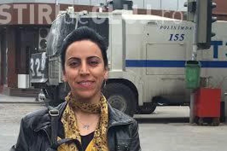 O jurnalistă BBC a fost reținută de autoritățile turce în timp ce relata în incident. Au ținut-o închisă peste noapte