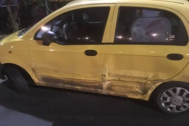 A parcat neregulamentar, dar și-a găsit mașina lovită. Șoferul a fugit și e căutat 