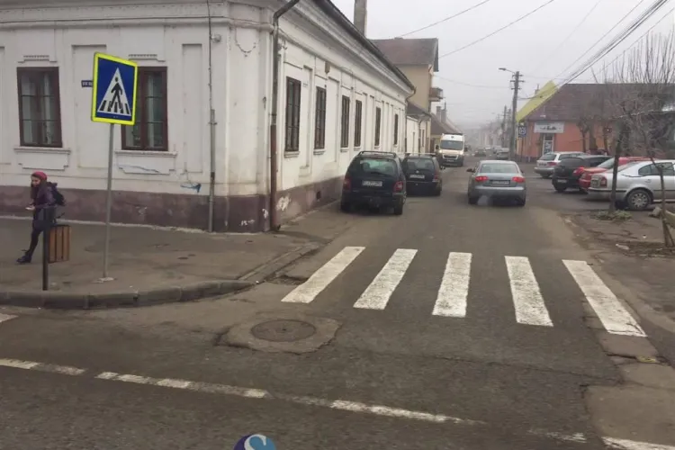 Elevi intoxicați la o școală din Gherla. Mai mulți copii au ajuns la spital VIDEO