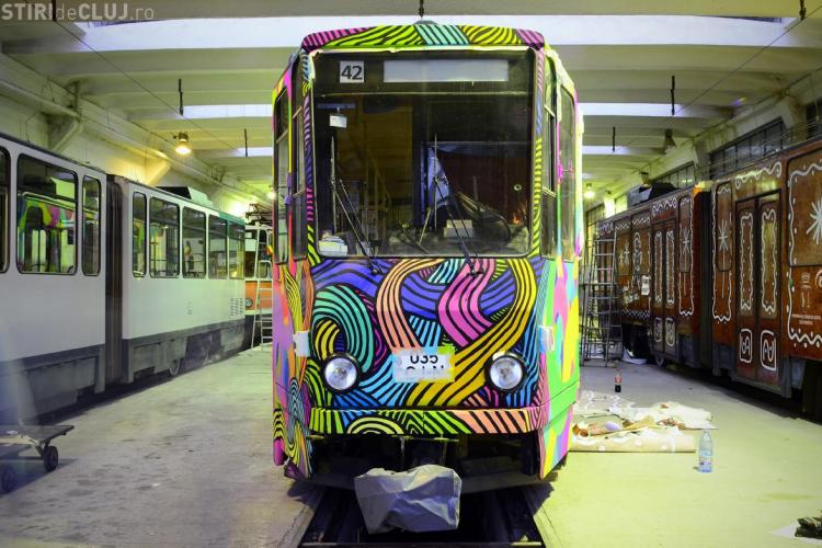 Tramvaiele prind culoare la Cluj, de sărbători! Cum arată primul tramvai pictat, care va circula pe străzile orașului FOTO