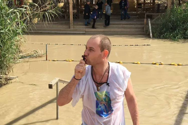 Mihai Seplecan are un mesaj PLAGIAT pentru fetele ”second-hand” pline de VICII, care îl supără pe Dumnezeu