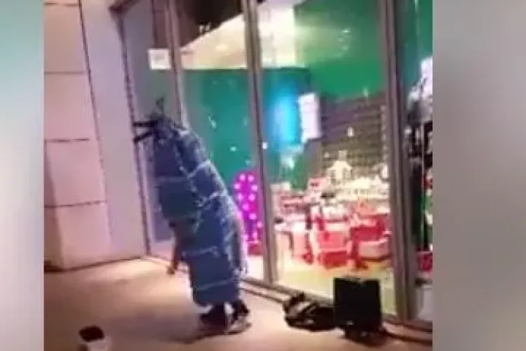 ”Capra” a ajuns și în SUA. Celebrul rapper 50 Cent s-a prăpădit de râs când a văzut tradiția românească VIDEO