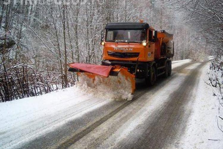 Peste 1.000 de tone de material antiderapant împrăștiat pe drumurile din Cluj