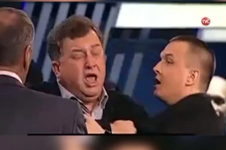 Jurnalist bătut la un talk show din Rusia pentru că a lăudat România - VIDEO