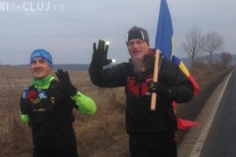Un maghiar fără o mână a alergat cu drapelul României de la Aiud la Alba Iulia